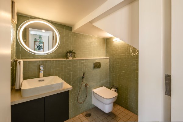 Image Title Goes Here